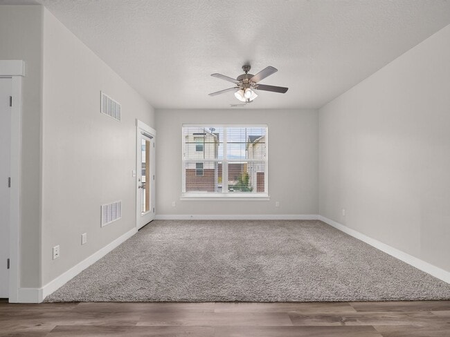 Building Photo - Spacious 3 Bed, 2 Bath Condo in The Exchange – Lehi, UT