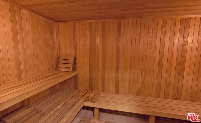 Building Photo - 13700 Marina Pointe Dr