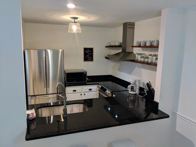 Building Photo - 3181 Parthenon Ave