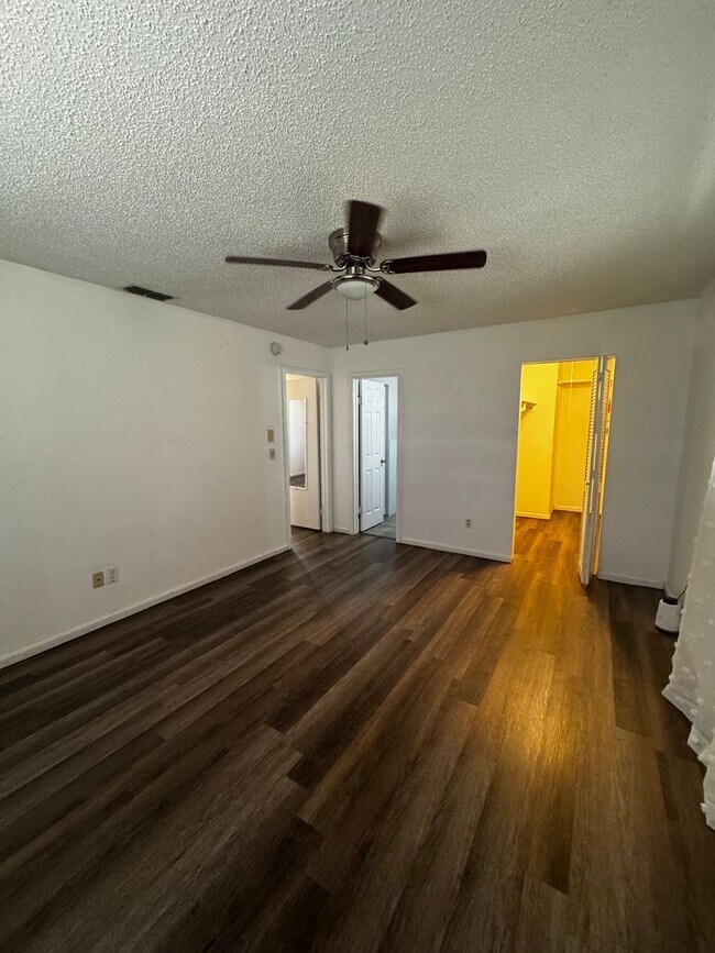 Building Photo - Charming Ocala Retreat in Peaceful 55+ Community – Move-In Ready!