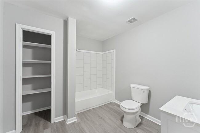 Building Photo - 2120 Bulloch St