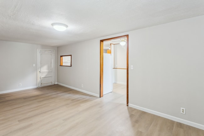 Building Photo - Beautiful 3 Bedroom 1 Bath Home