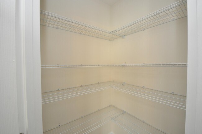 Building Photo - 667 Lakewood Dr