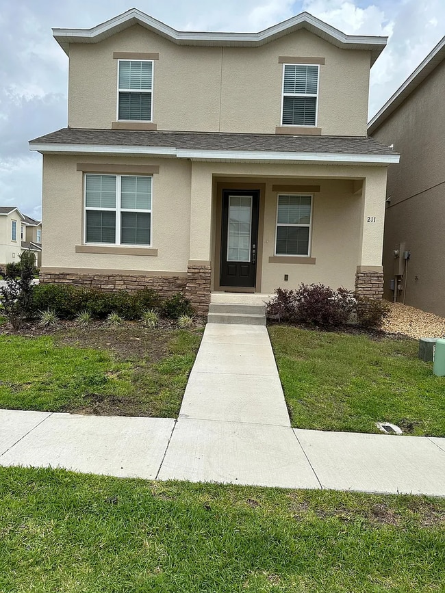 Building Photo - 4 bed 2.5 bath single family