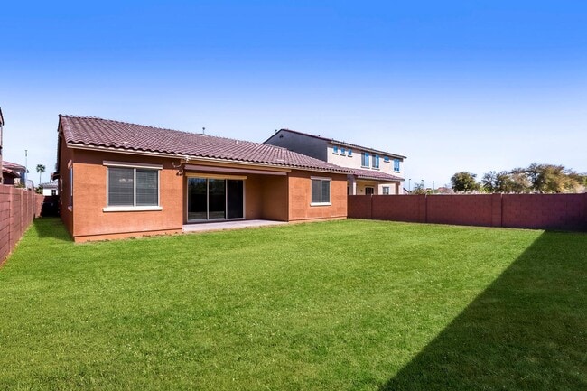 Building Photo - 8723 W Vista Ave