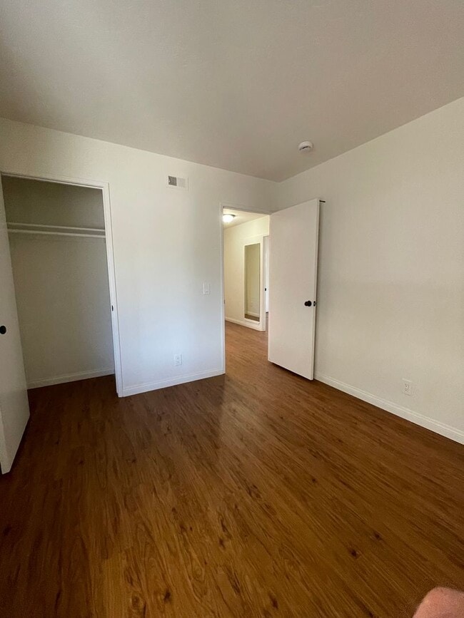 Building Photo - Terrific 3Br +/2Ba Single story house with...