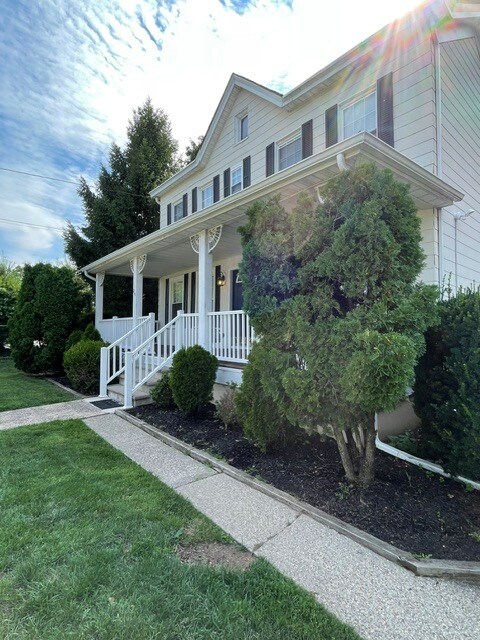 Building Photo - 710 Broad St