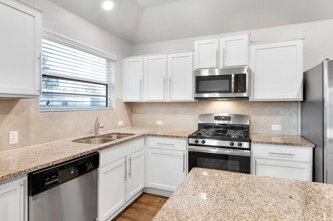 Building Photo - Charming Home with Elegant Granite Countertops and Cabinets!