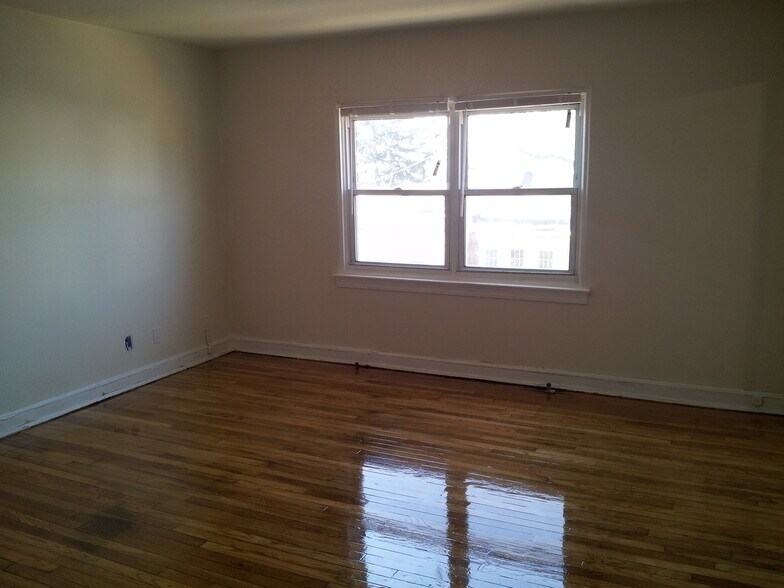 Building Photo - 220 Allison St NW