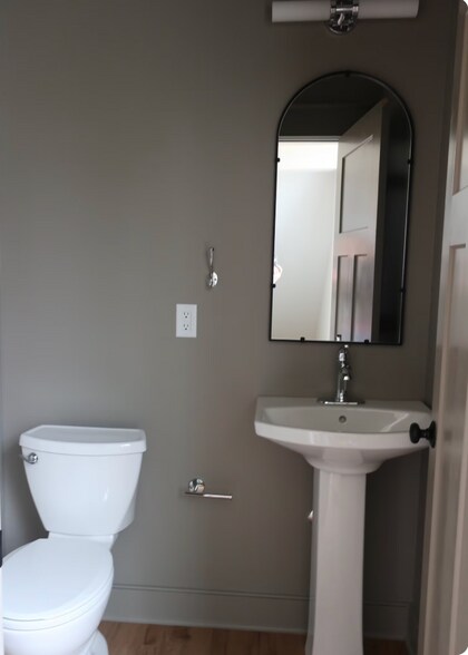 Building Photo - 2747 Jersey Ave