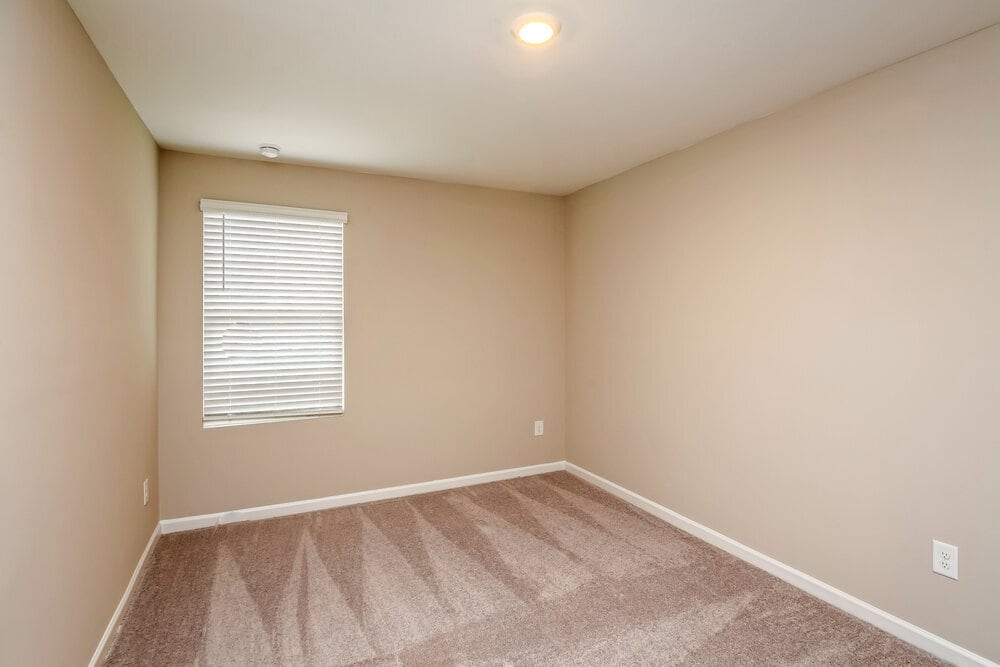 Building Photo - 265 Pond Ct