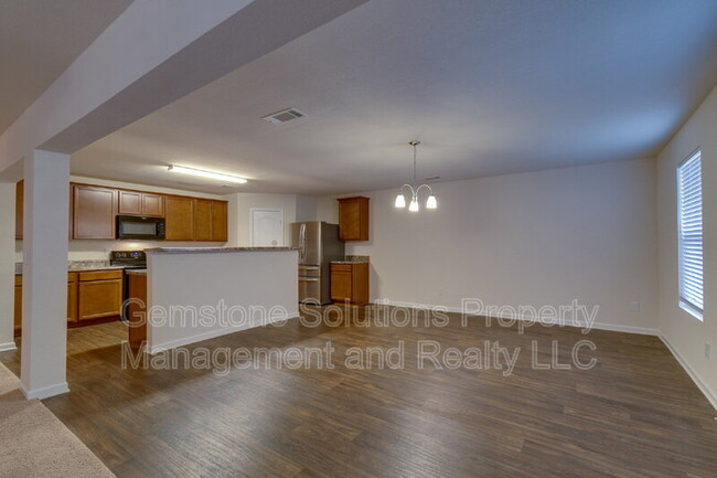 Building Photo - 2508 Queen Bee Dr