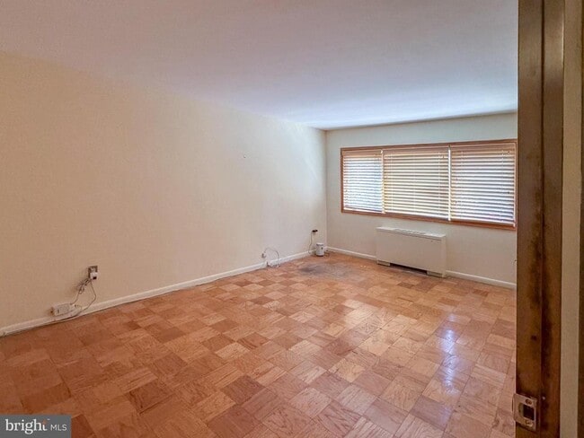 Building Photo - 4720 Chevy Chase Dr