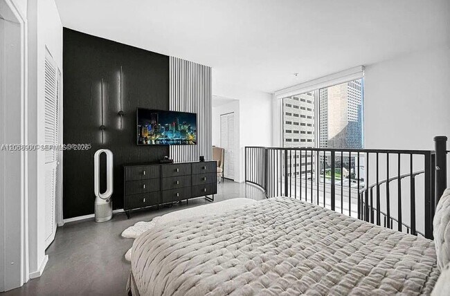 Building Photo - 300 S Biscayne Blvd
