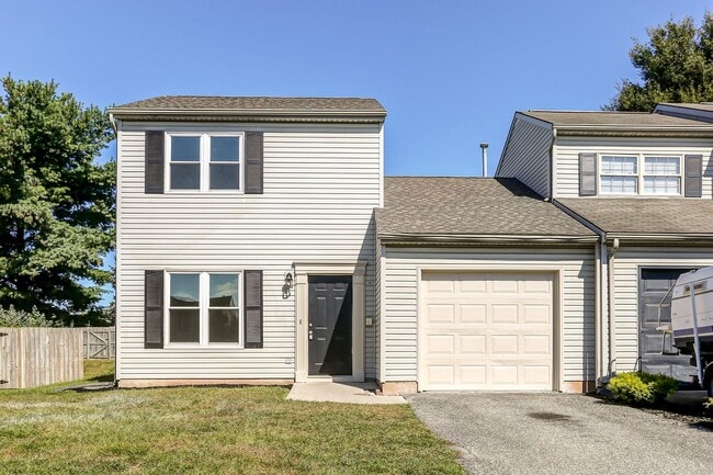 Primary Photo - Three bedroom two bathroom end unit townhouse