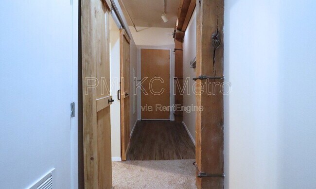 Building Photo - 200 Main St