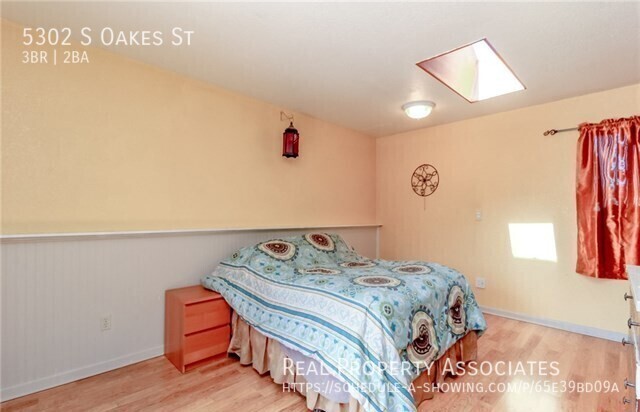 Building Photo - Spacious Tacoma home, moments from Joint B...