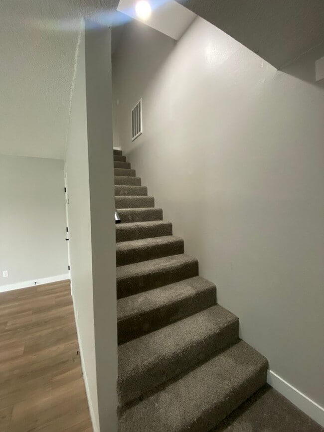 Building Photo - 20/22 Poplar Ave.