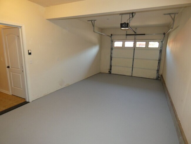Building Photo - 2606Pea - Pendulum 8%