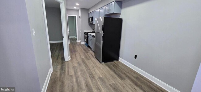 Building Photo - 405 34th St SE