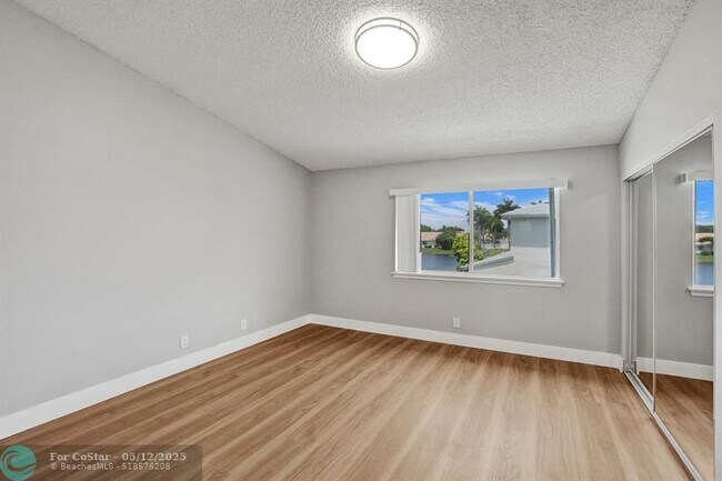 Building Photo - 4903 SW 31st Terrace