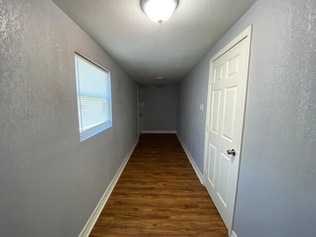 Building Photo - 3114 Avenue M 1/2