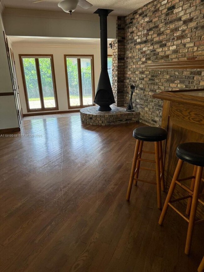 Building Photo - 5461 W Broward Blvd