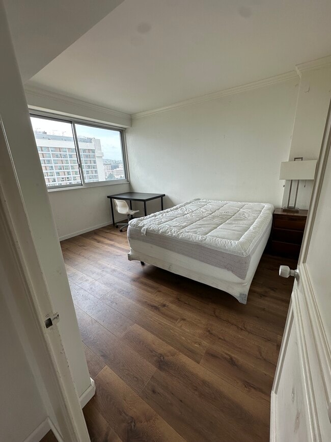 West facing bedroom - 969 Hilgard Ave