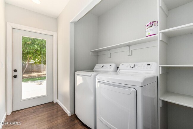 Building Photo - 4128 N 46th Pl