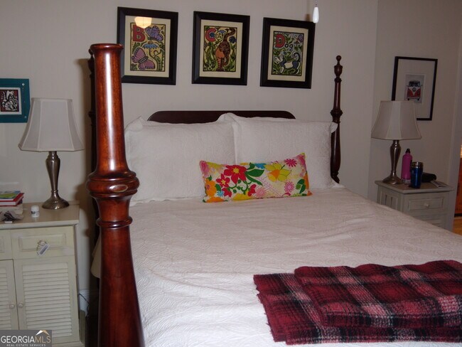 Building Photo - 815 Edgewood Ave NE