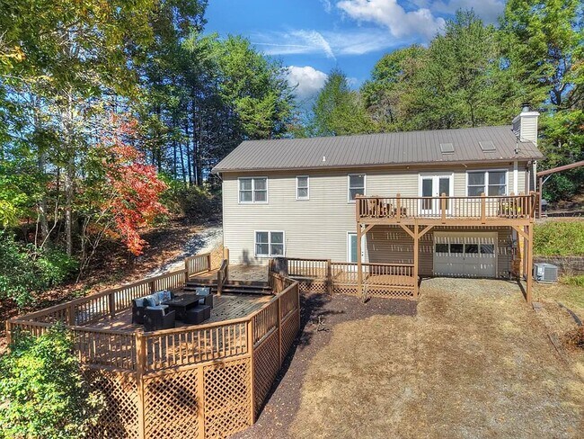 Building Photo - 300 Harris Dr