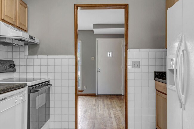 Building Photo - 765 Babler Dr