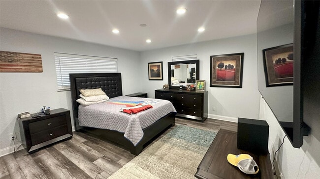 Building Photo - 4751 NE 10th Ave