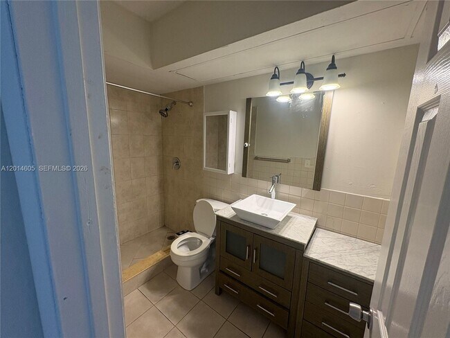 Building Photo - 651 NW 42nd Ct