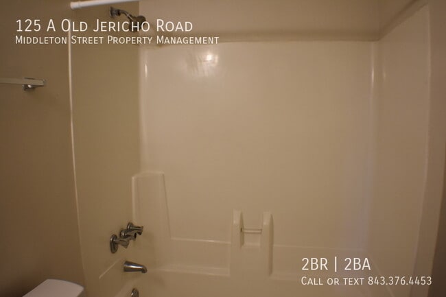 Building Photo - 125 Old Jericho Rd