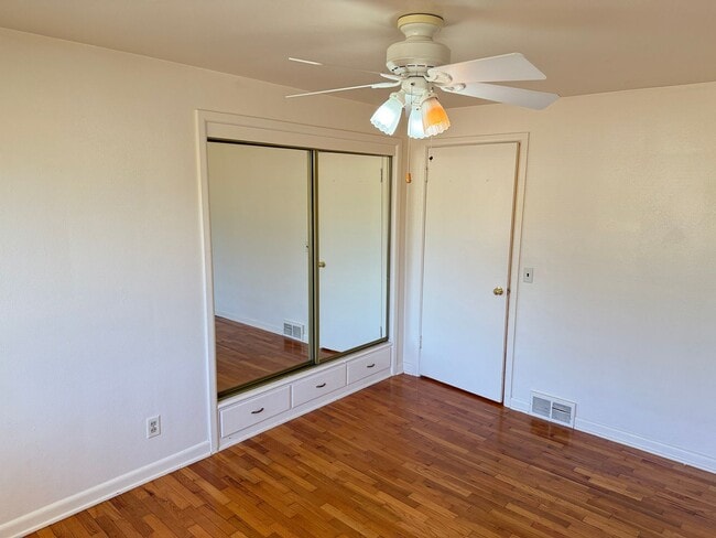 Building Photo - 3 bedroom, 1.5 bath house in Eugene!