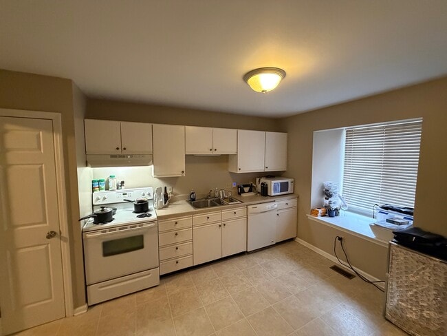 Building Photo - 7 Lenape Ln