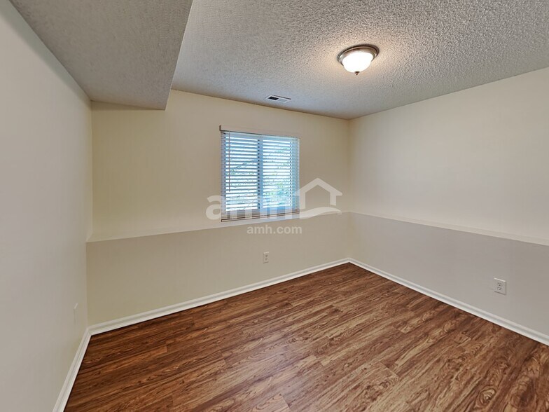 Building Photo - 12034 Glencoe St