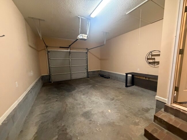 Building Photo - 30 Spanish Moss Cir