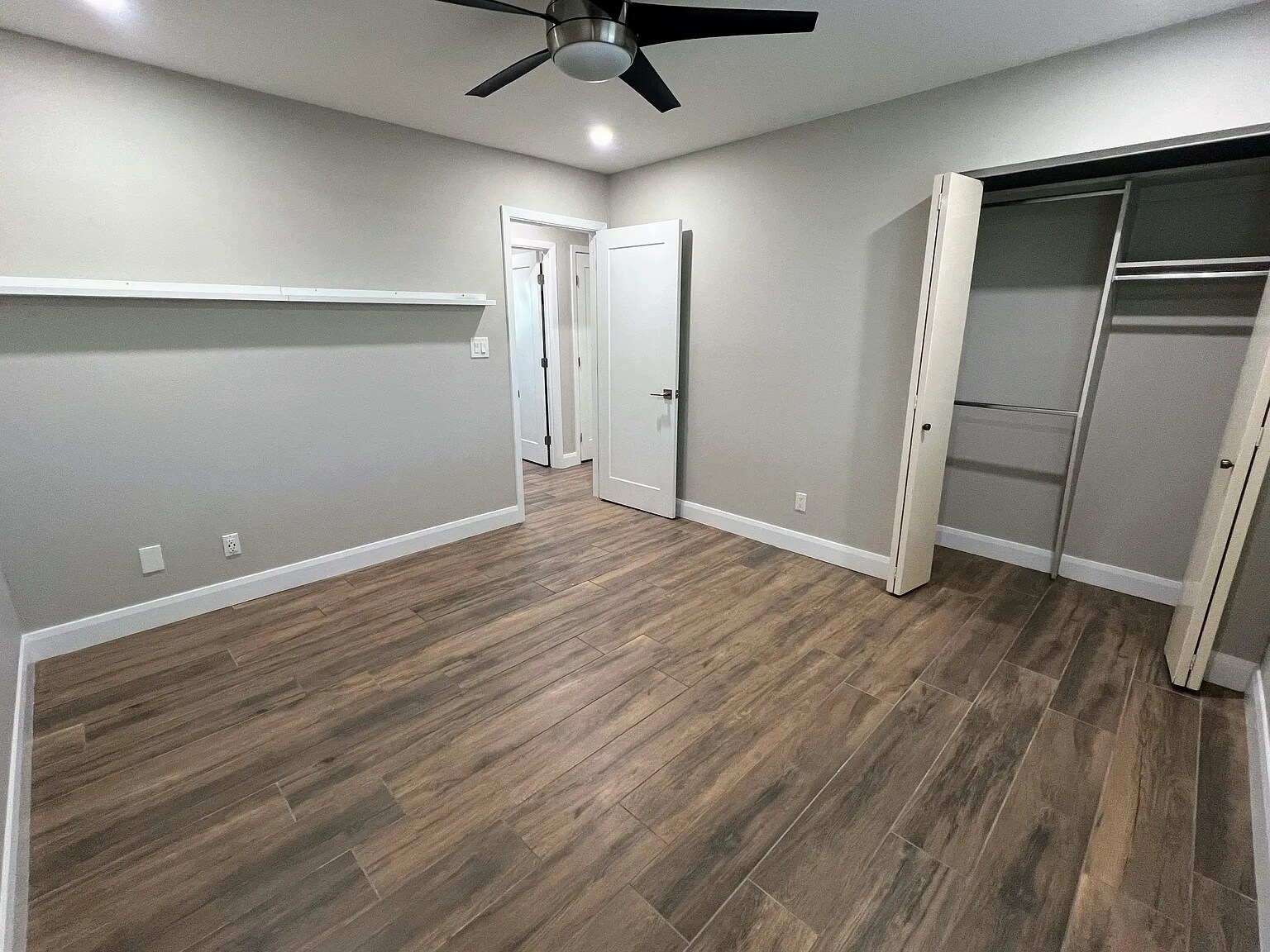 Building Photo - 2508 E Loyola Dr