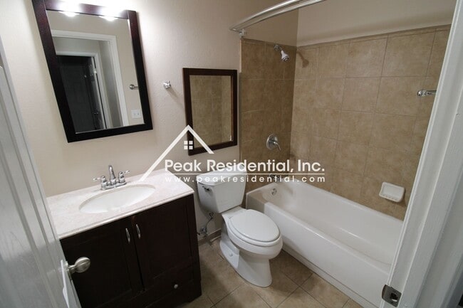 Building Photo - Beautifully Renovated 3bd Citrus Heights Home with Large Yard