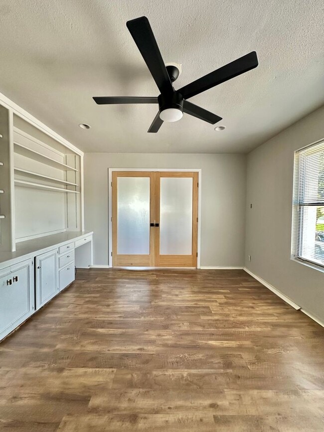 Building Photo - Now Available - 2 Bedroom 1.5 Bathroom Con...