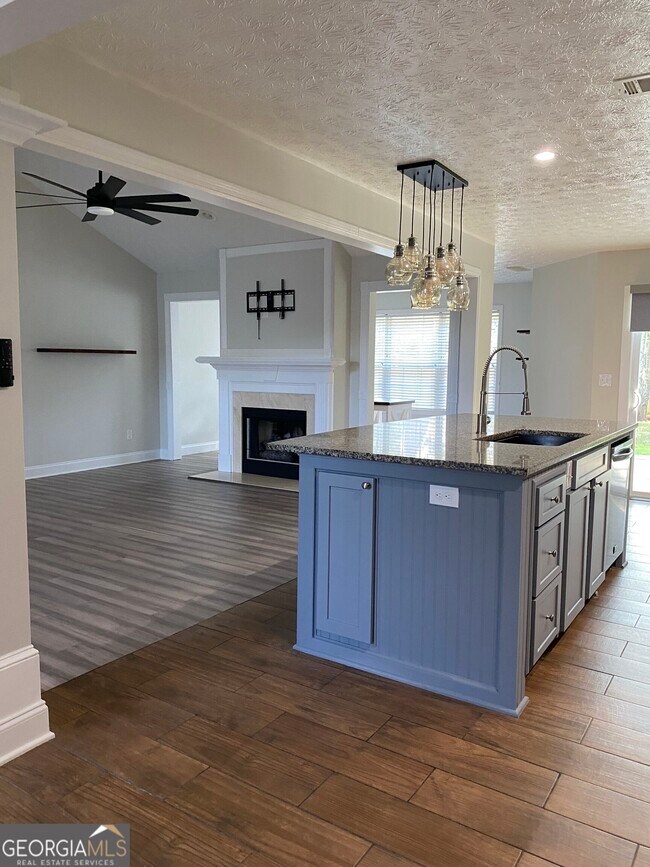 Building Photo - 900 Harbins View Dr