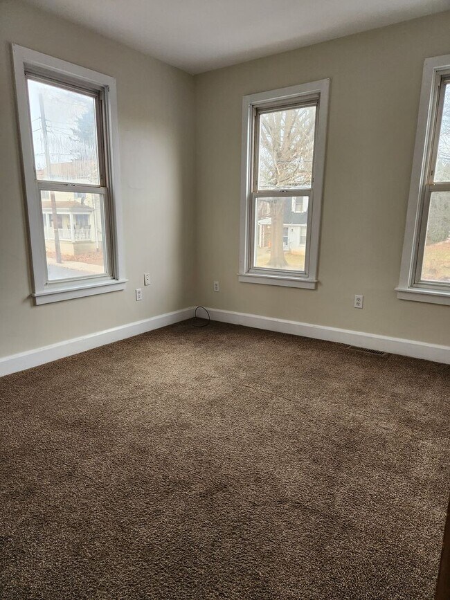 Building Photo - 120 Cooper St