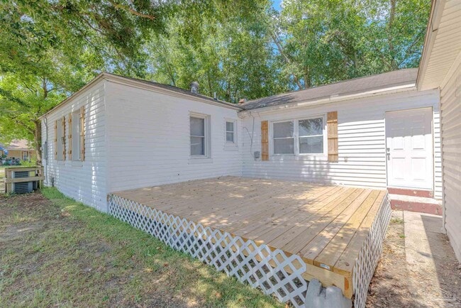 Building Photo - 1223 Wisteria Ave