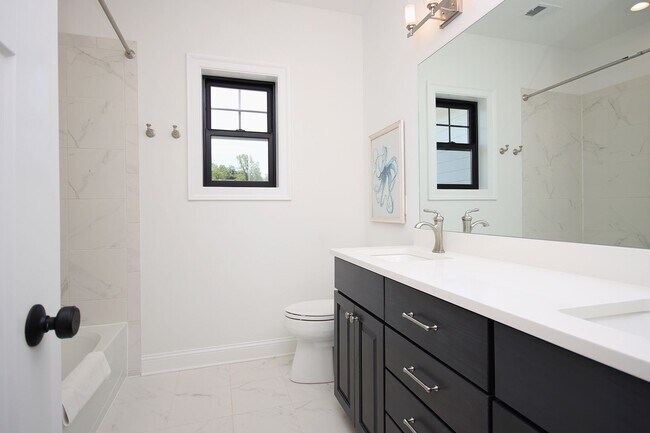 Building Photo - Beautiful, Custom-Built Pet-Friendly Lochlyn Hill Home