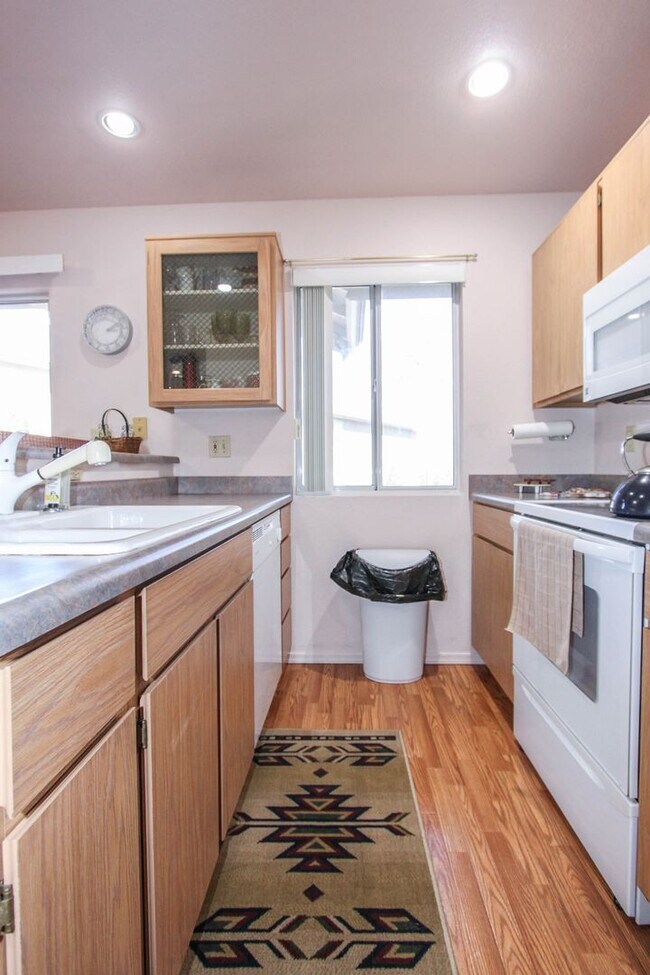 Building Photo - Partially Furnished 2 bedroom 2 bath condo