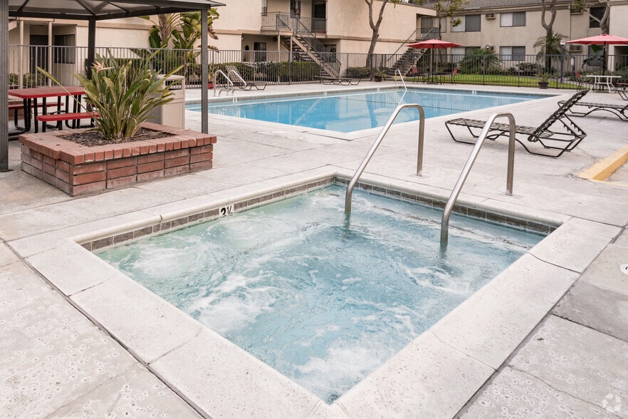 Pool - Monterra