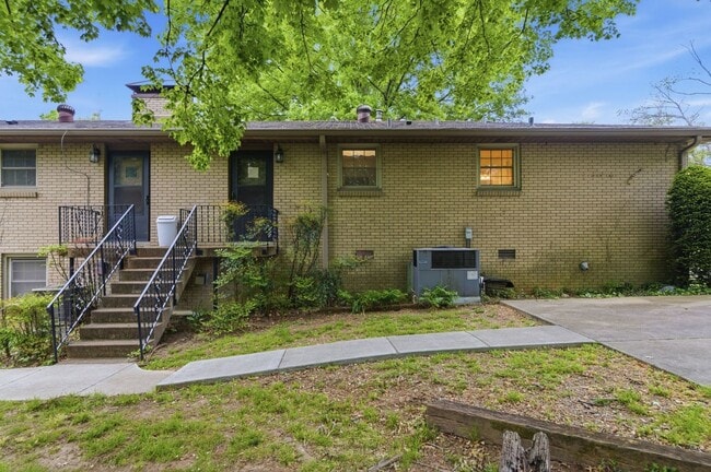 Building Photo - Crieve Hall Duplex