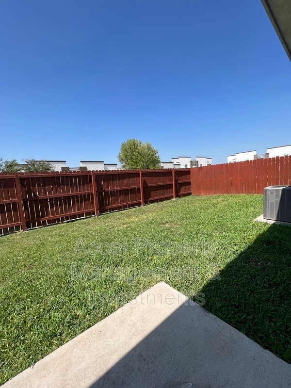 Building Photo - 214 Fig Dr